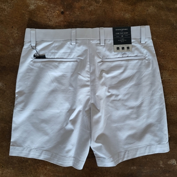Banana Republic Core Temp Shorts. Light Gray color. 30" waist, 7" inseam - Picture 7 of 7